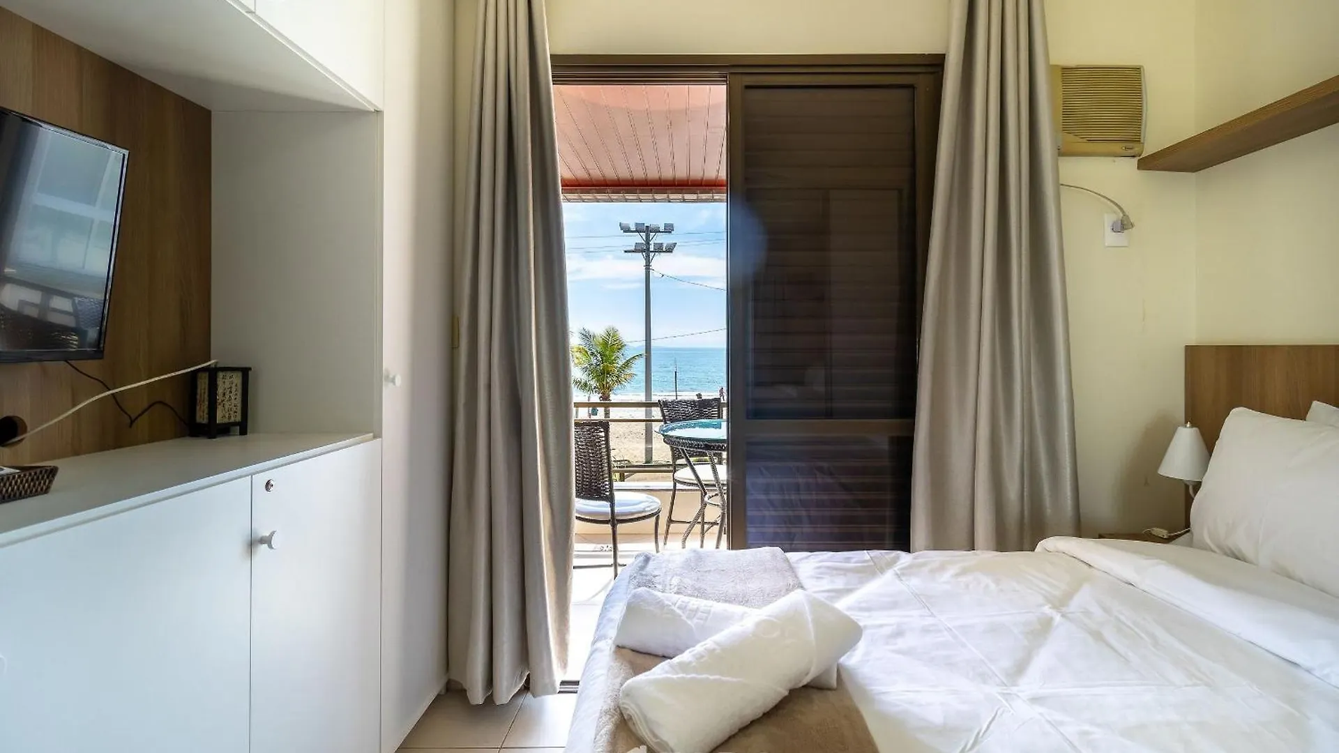 Ilh - Apartamentos Na Beira Do Mar De Canasvieiras Floripa-Sc Florianópolis